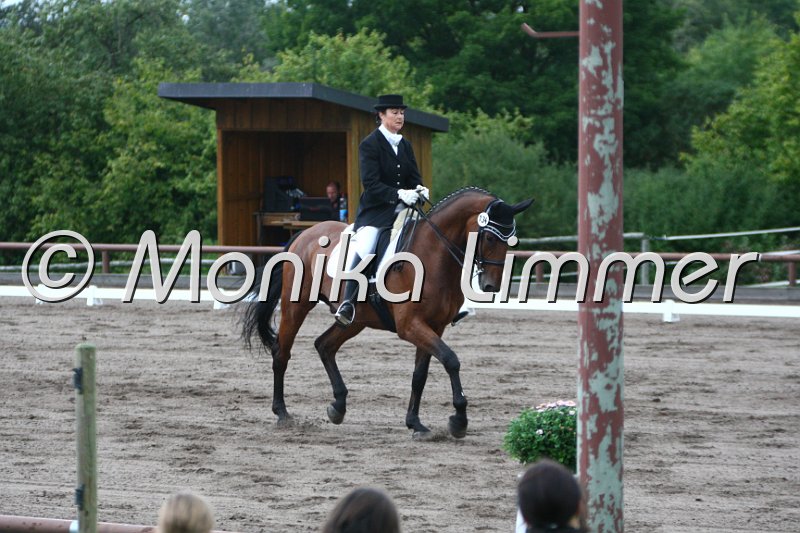 009M7301_Wega Cassini_Dressur M.JPG